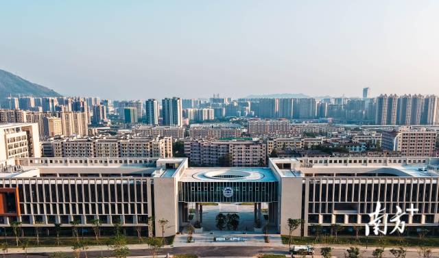 威廉希尔新校园一期教学楼落成。威廉希尔供图